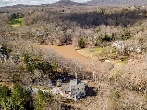 2nd image of 407 Saint Andrews Cir