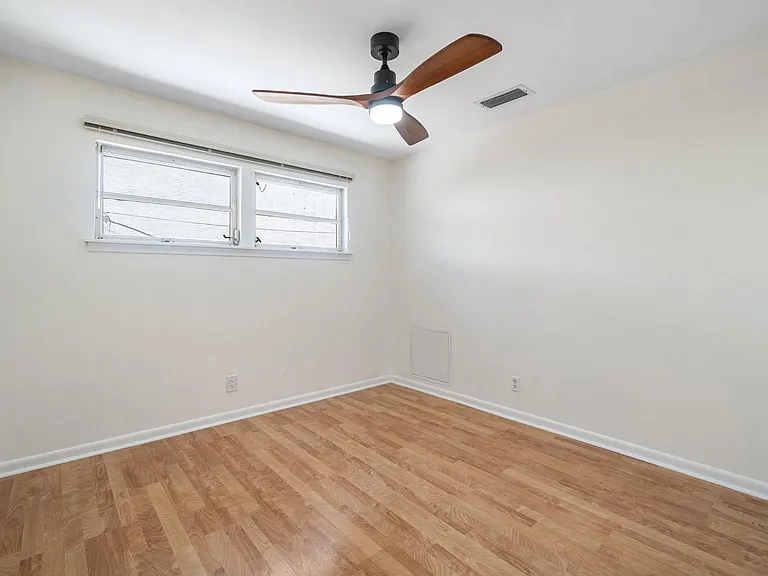 1051 SW 21st St — Photo 23