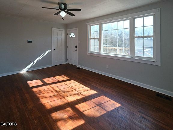 3rd image of 1011 Forsythe St