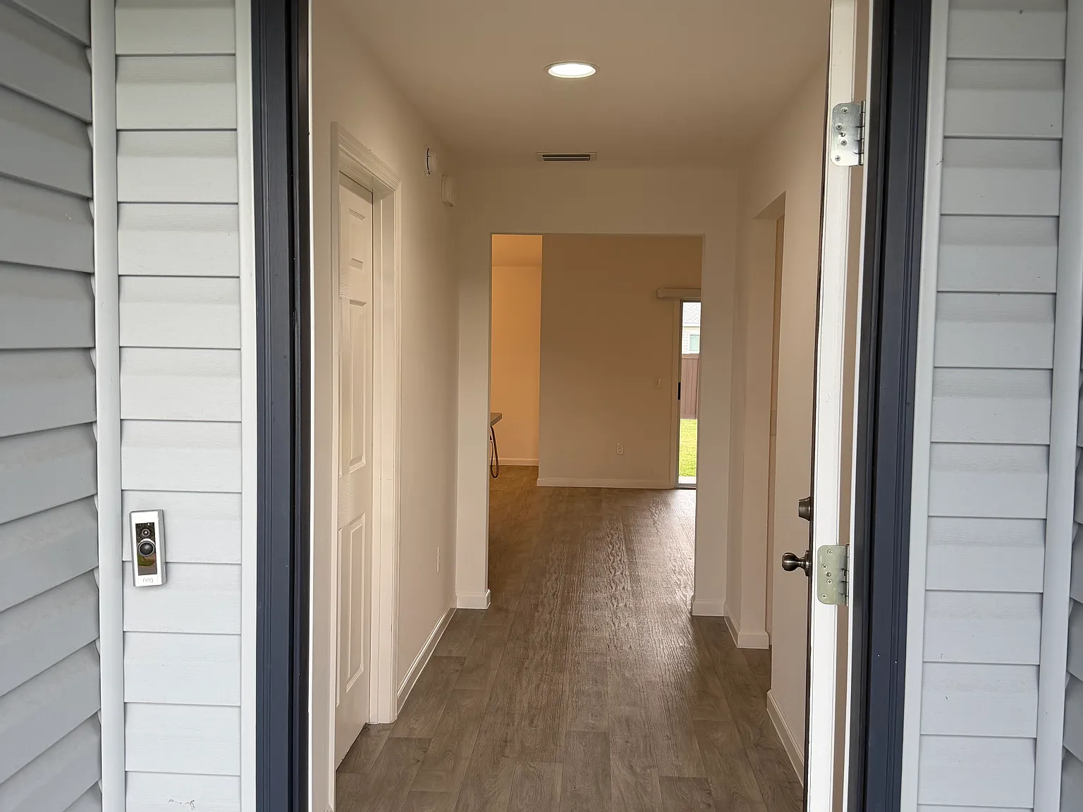 3 bed, 1444 sqft, $2,200 — Photo 4