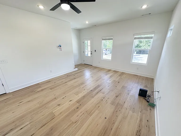 1703 W Holly St — Photo 2