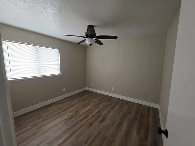 4027 W Tulare Ave — Photo 18