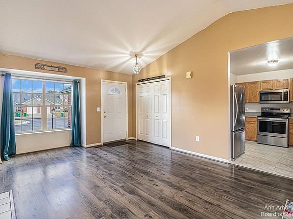 4th image of 9015 Summit Ct