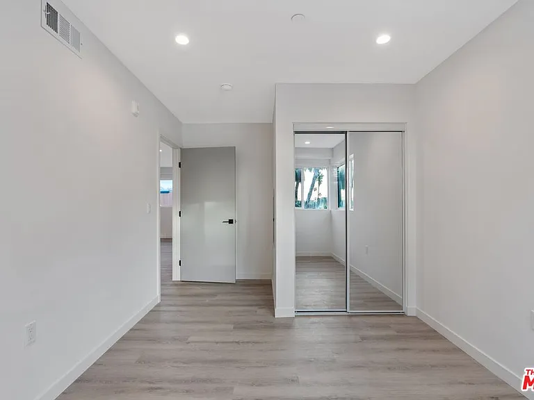 10918 Camarillo St #403 — Photo 11