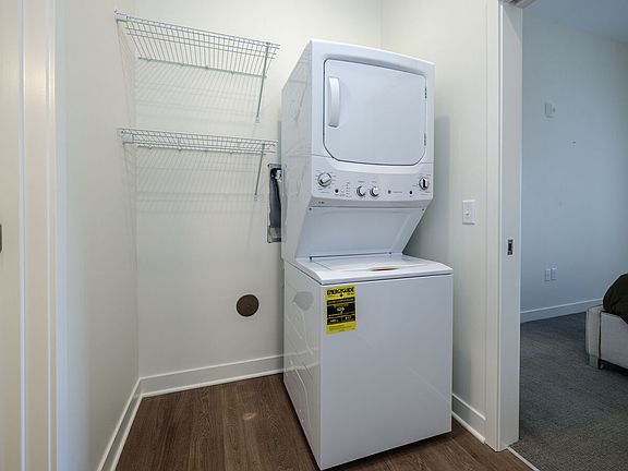 4th image of 640 Gull Rd #202