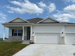 6201 Clear Creek St, Papillion, NE 68157