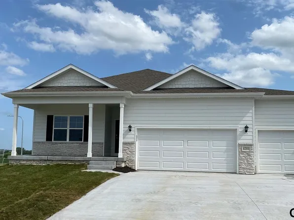 6201 Clear Creek St, Papillion, NE 68157