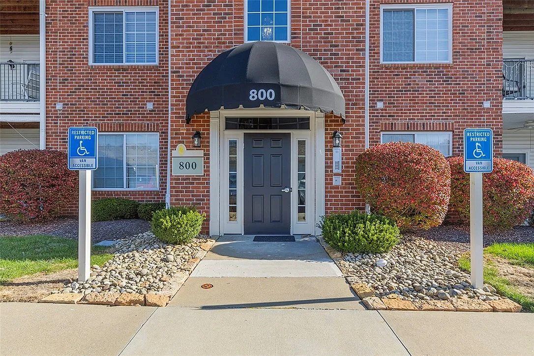 800 Hidden Ridge Ct APT 301 photo 1