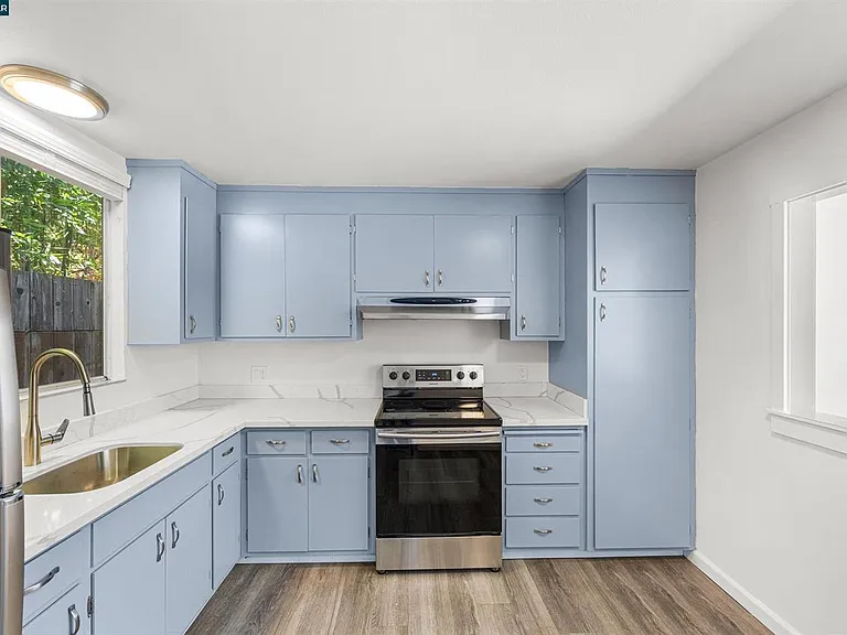 1037 Stannage Ave #2 — Photo 9