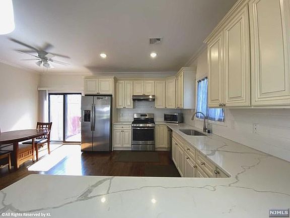 5th image of 78 Lincoln Ave #78