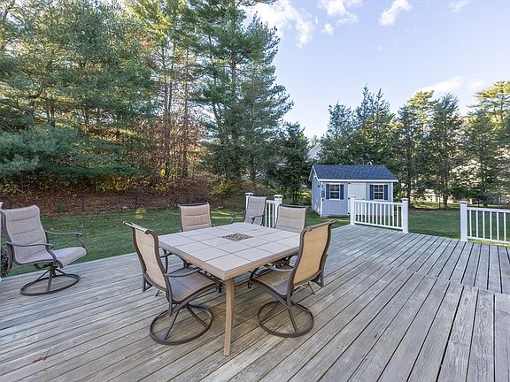 5th image of 11 Buckthorn Ln