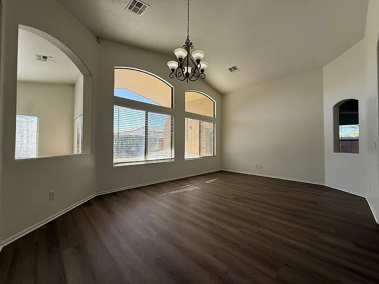 8202 S 47th Ave — Photo 6