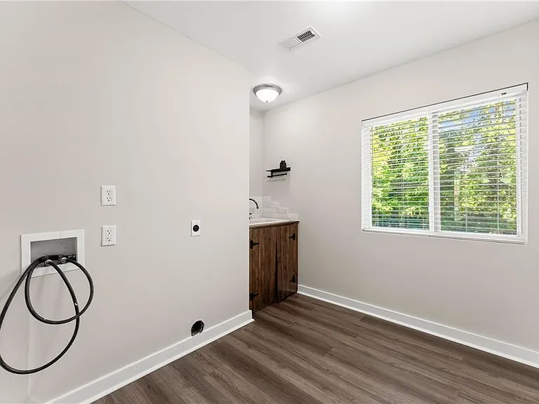 2050 Shaffer Rd — Photo 19