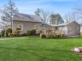 40 Maple Rd, Lake Peekskill, NY 10537