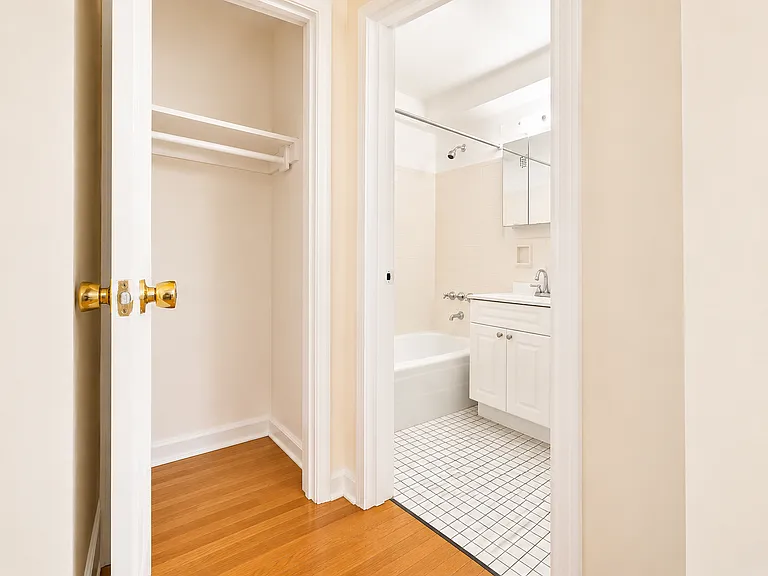 525 Ocean Pkwy #303 — Photo 6