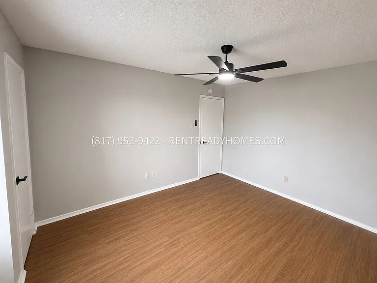 6052 Holiday Ln — Photo 4