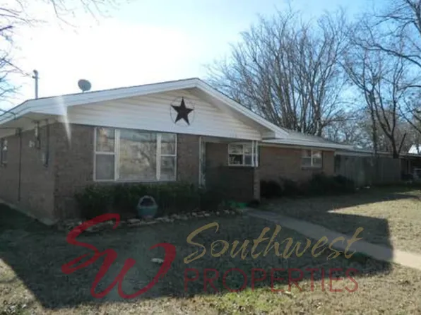 910 W McNeill St, Stephenville, TX 76401