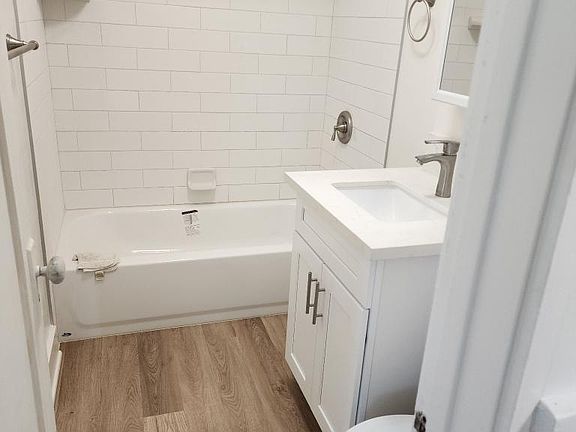 5th image of 932 N Laurel Ave