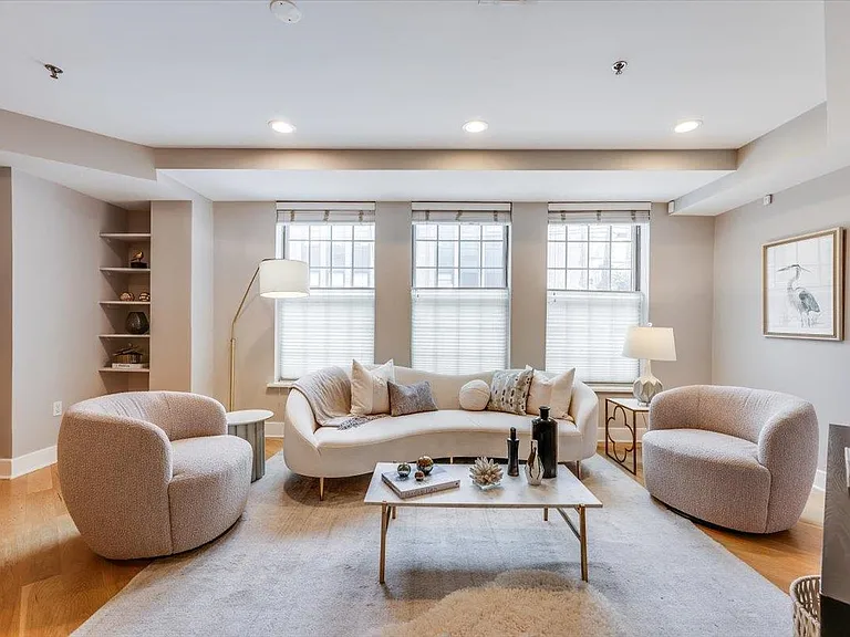 1100 Clinton St #101 — Photo 1