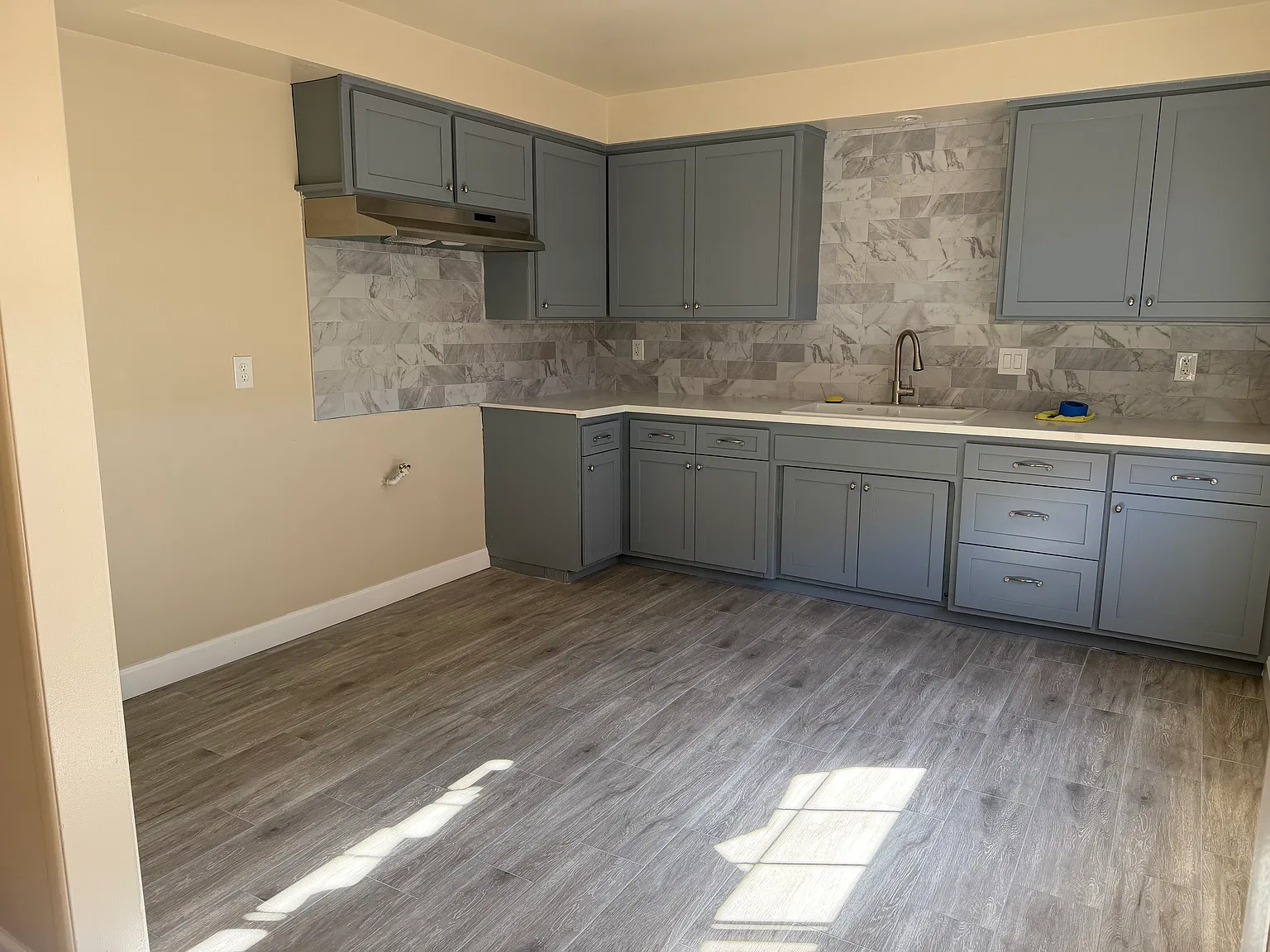 2 bed, 1.5 bath, $2,400 — Photo 3