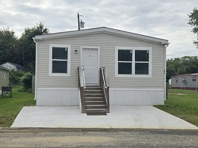 3 bed, 1056 sqft, $2,200 — Photo 1