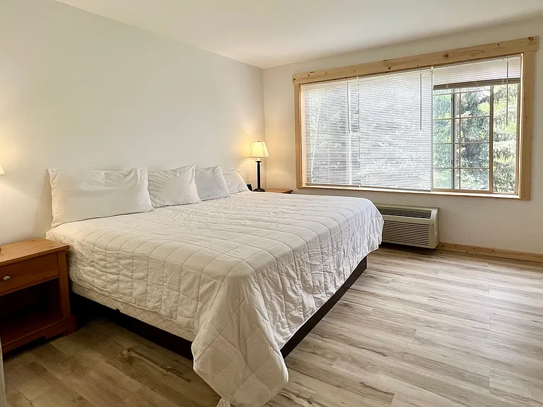 Ski Town Apartments — Photo 163
