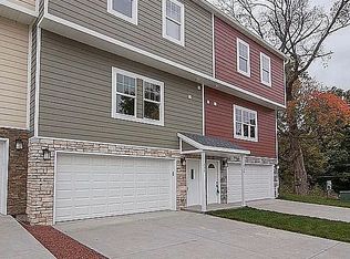 739 Cox Ct, Le Claire, IA 52753