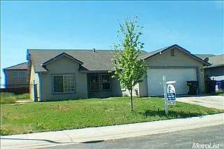 1144 Martinson Dr photo 1