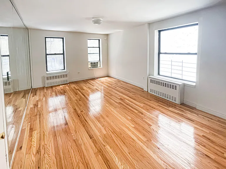 210 E 67th St #24 — Photo 3