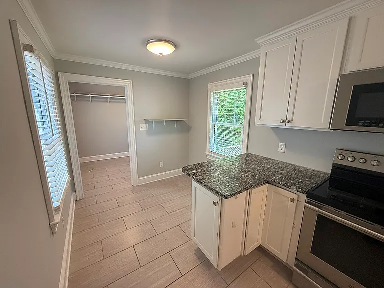 2403 E 4th St — Photo 14