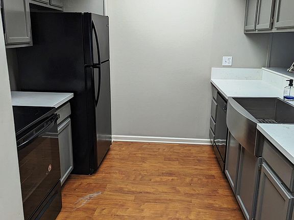 4th image of 2122 Stonehenge Ave