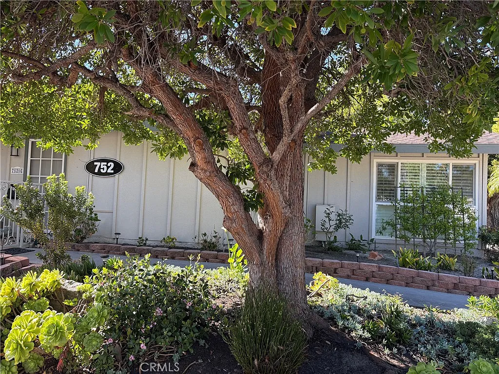 2 bed, 1.5 bath, 953 sqft, $3,200 — Photo 2