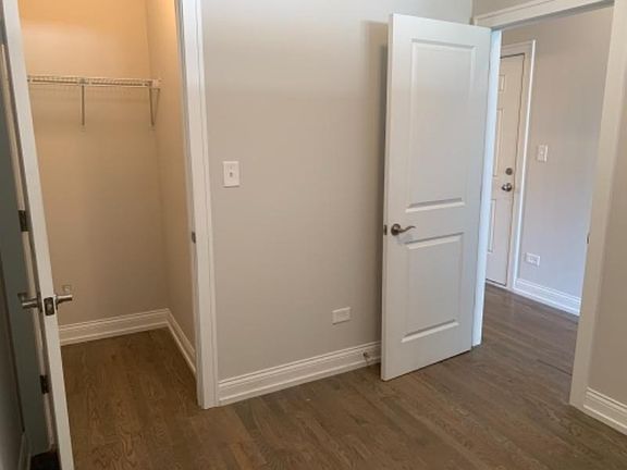 3rd image of 4042 N Milwaukee Ave #2