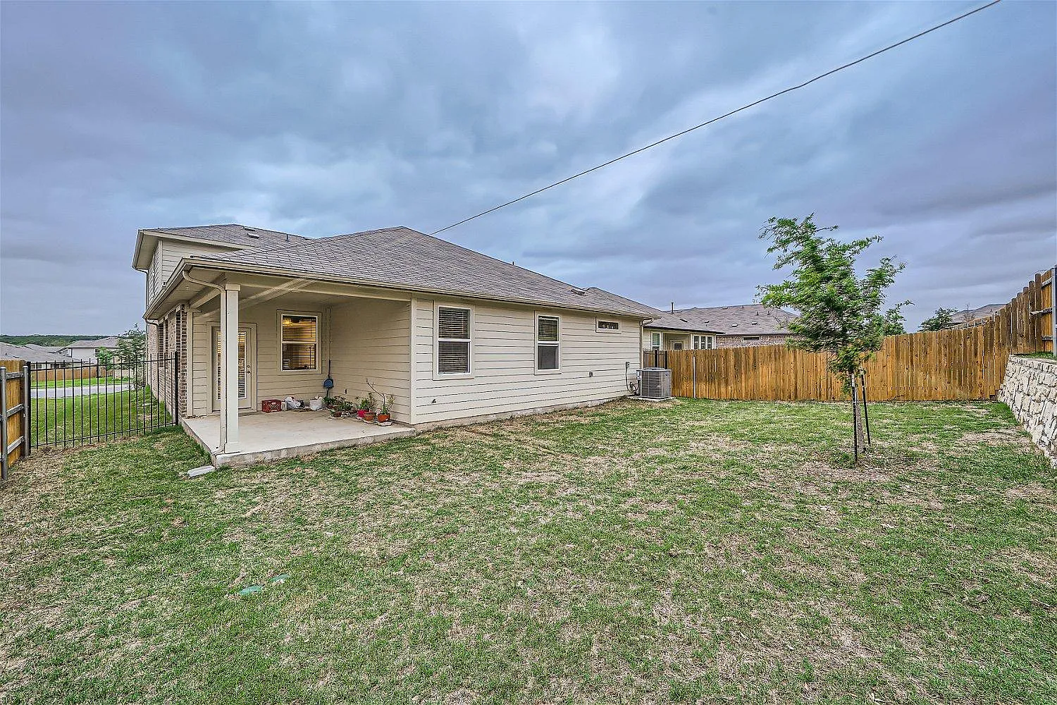 5 bed, 2763 sqft, $2,950 — Photo 3