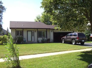 219 Terry Ct, Woodstock, IL 60098