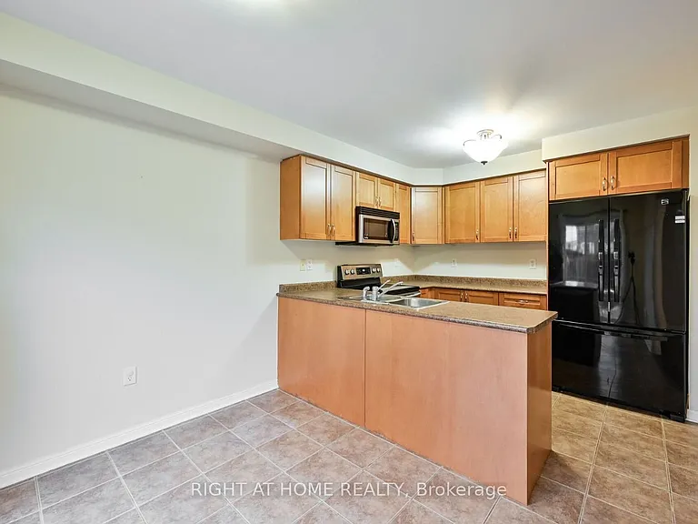 842 Luxton Dr — Photo 8