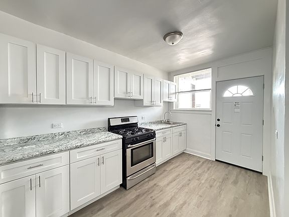 3rd image of 1650 W Morse Ave APT 4