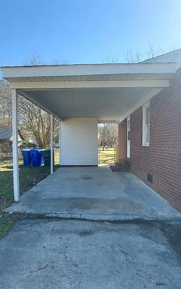 1105 Cedar Ln — Photo 3