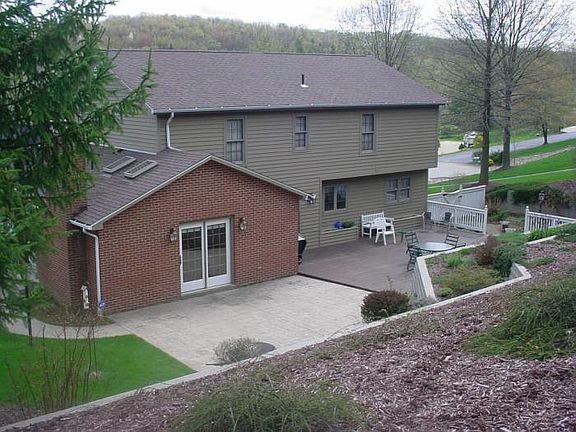 4th image of 106 University Dr