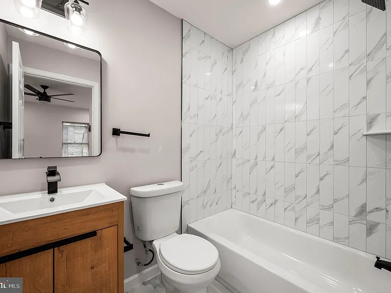 437 W Girard Ave #39-4 — Photo 12