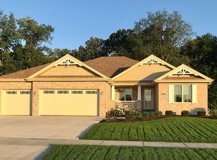 8944 Gloucester Rd, Woodridge, IL 60517