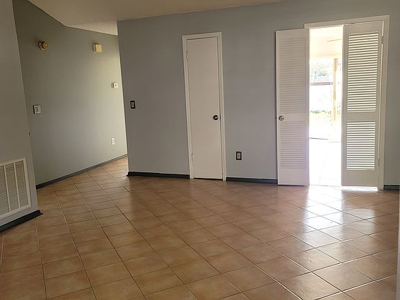 4th image of 3220 Laurel Dale Dr
