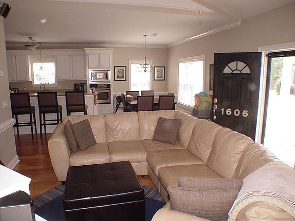 Great room open to kitchen/d