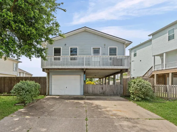 12833 E Conquistador Dr, Galveston, TX 77554