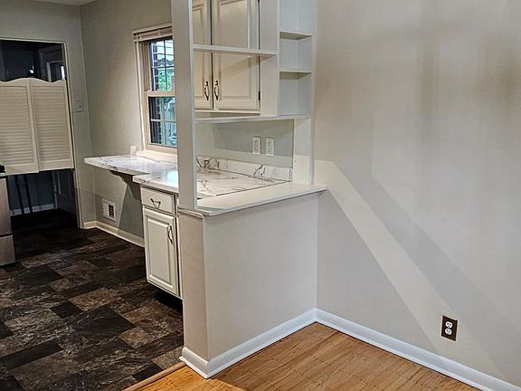 3rd image of 2511 Baur Dr