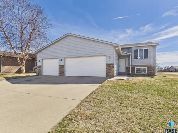 4117 W 92nd St, Sioux Falls, SD 57108