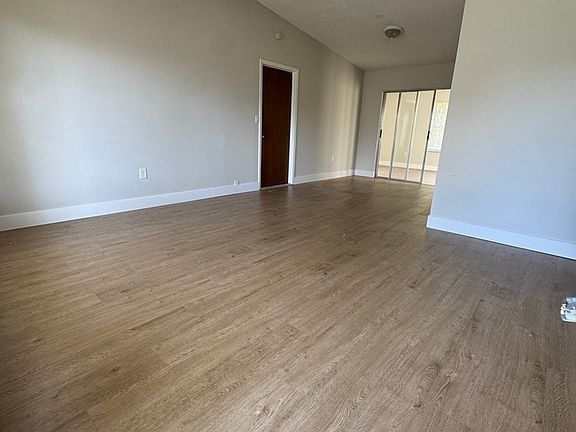 3rd image of 725 Caribou Dr