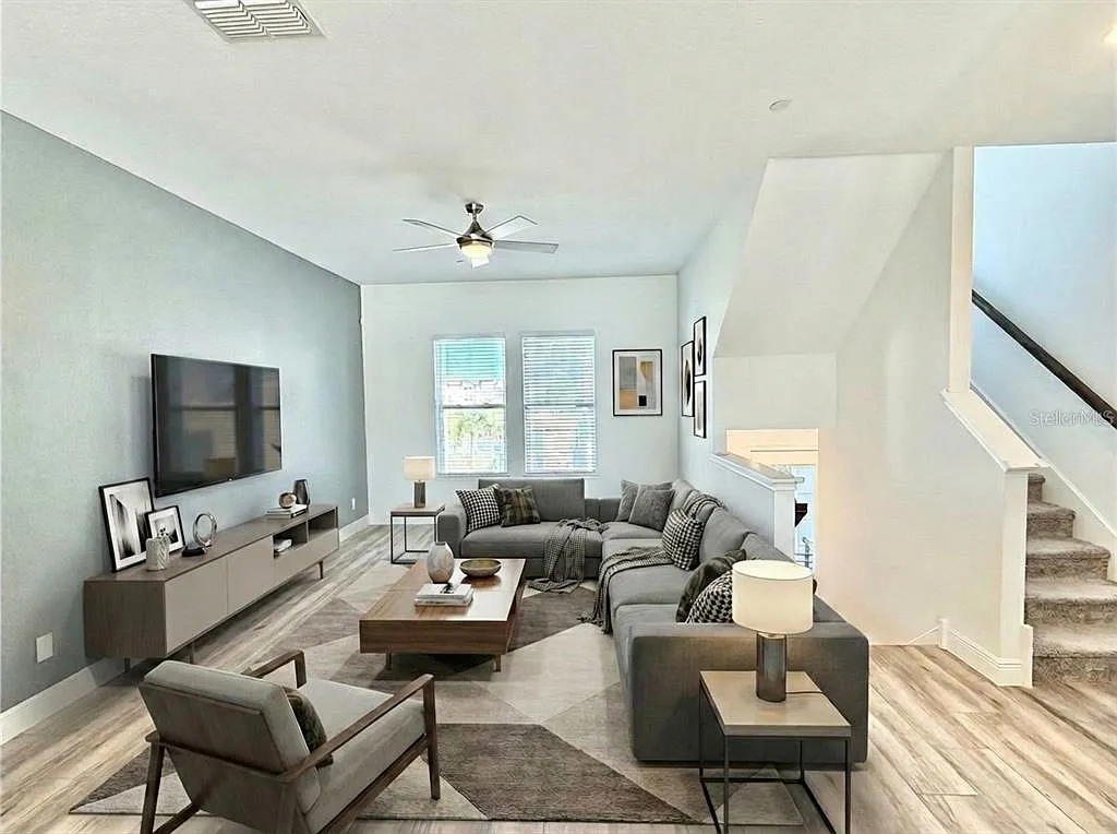 4 bed, 3.5 bath, 2242 sqft, $3,400 — Photo 2