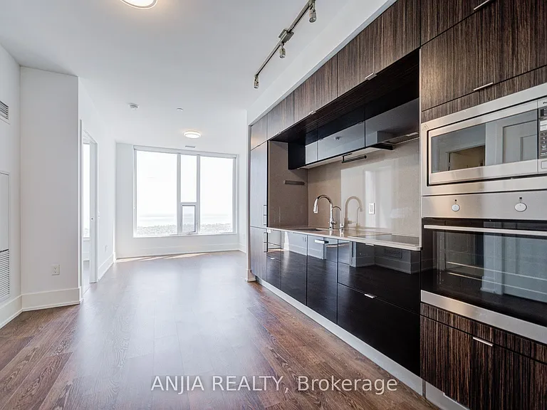 10 York St #5608 — Photo 13