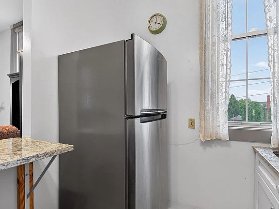 5th image of 445 W Jefferson St Floor 2